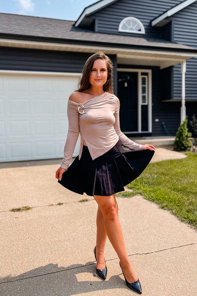 MEROKEETY Off Shoulder Ruched Fitted Going Out Asymmetrical Shirt